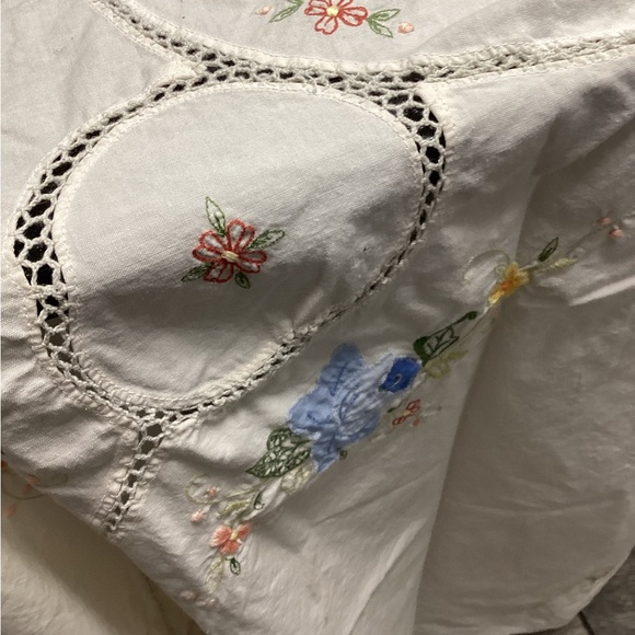 Vintage Embroidered 80” Round - Picture 2 of 9